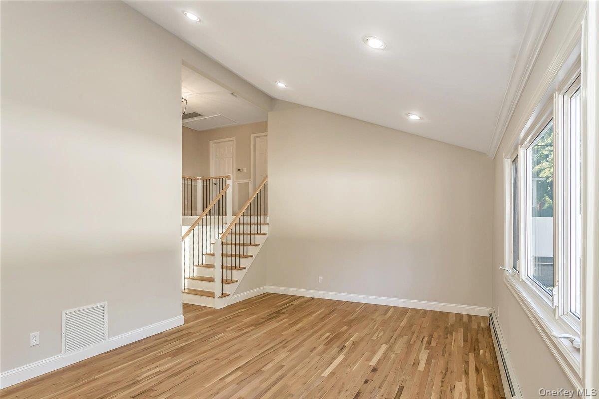 #19 photo, 75 Wesleyan Road, Smithtown , NY 11787