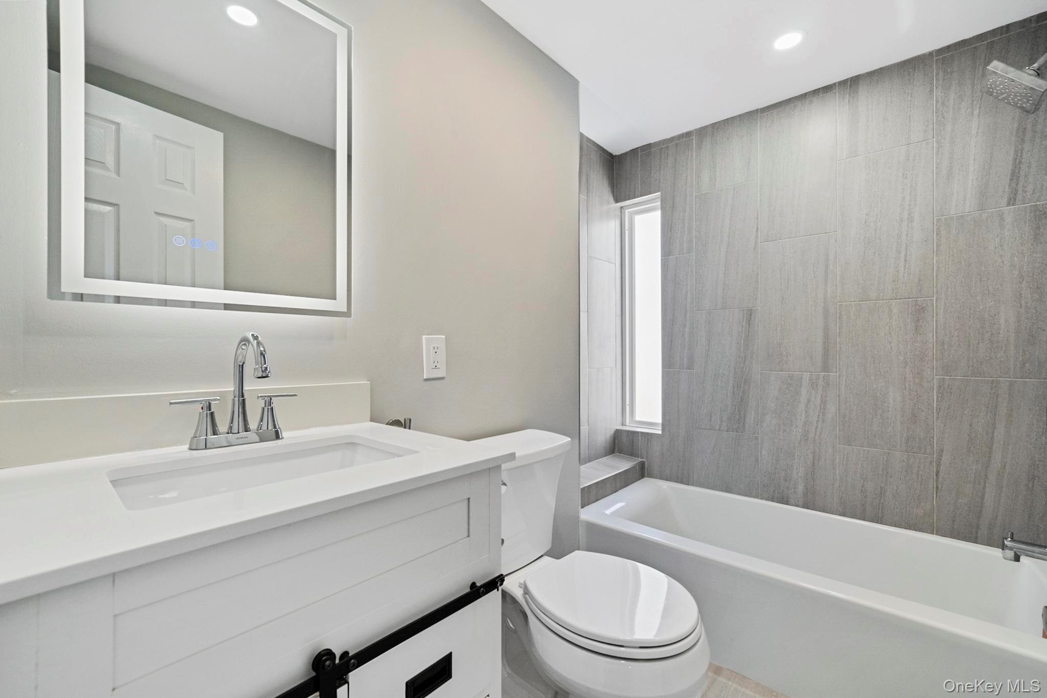 #12 photo, 36 New York Avenue, ナッソー郡 Freeport , NY 11520