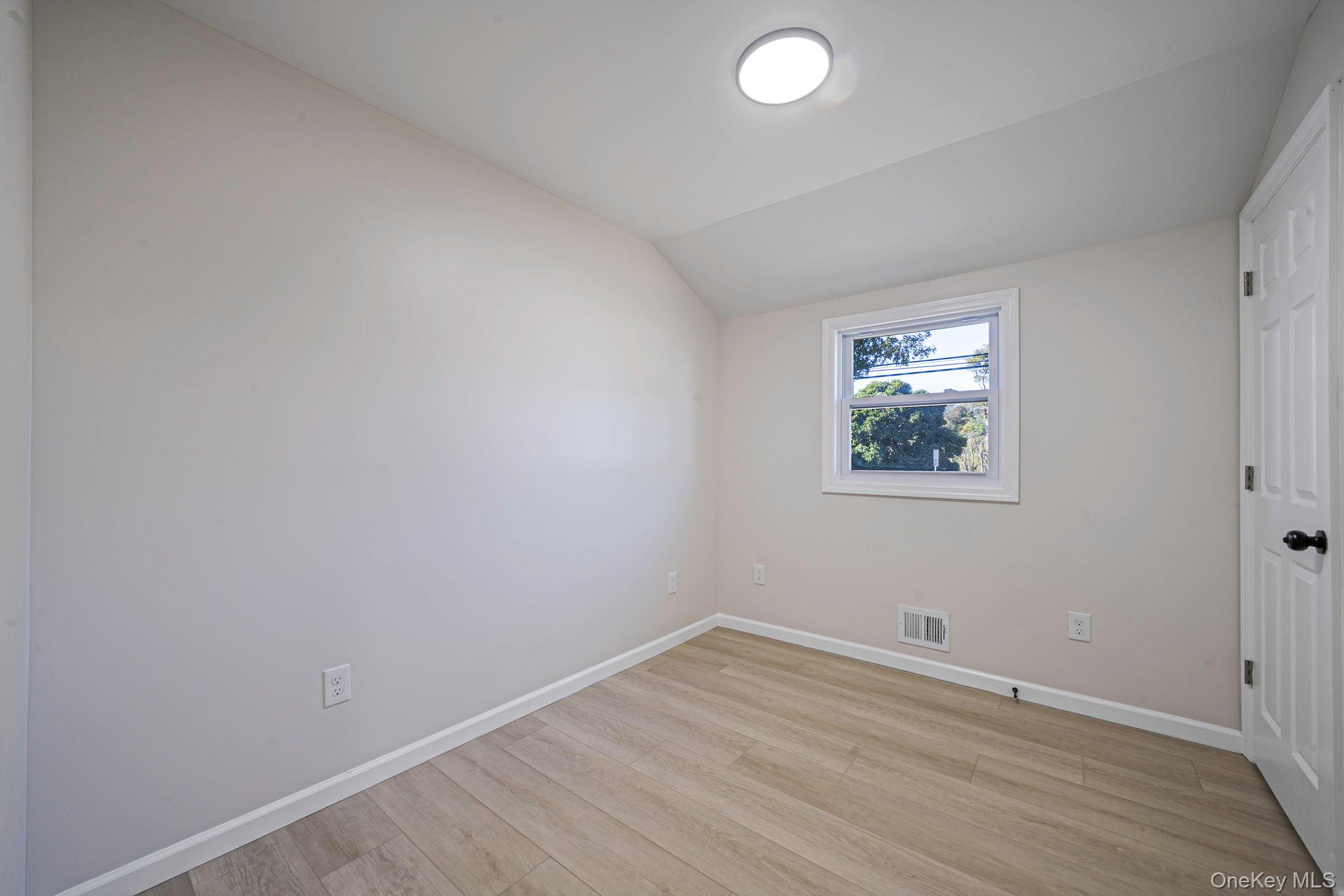 #12 photo, 109 Westwood Avenue, サフォーク郡 Deer Park , NY 11729