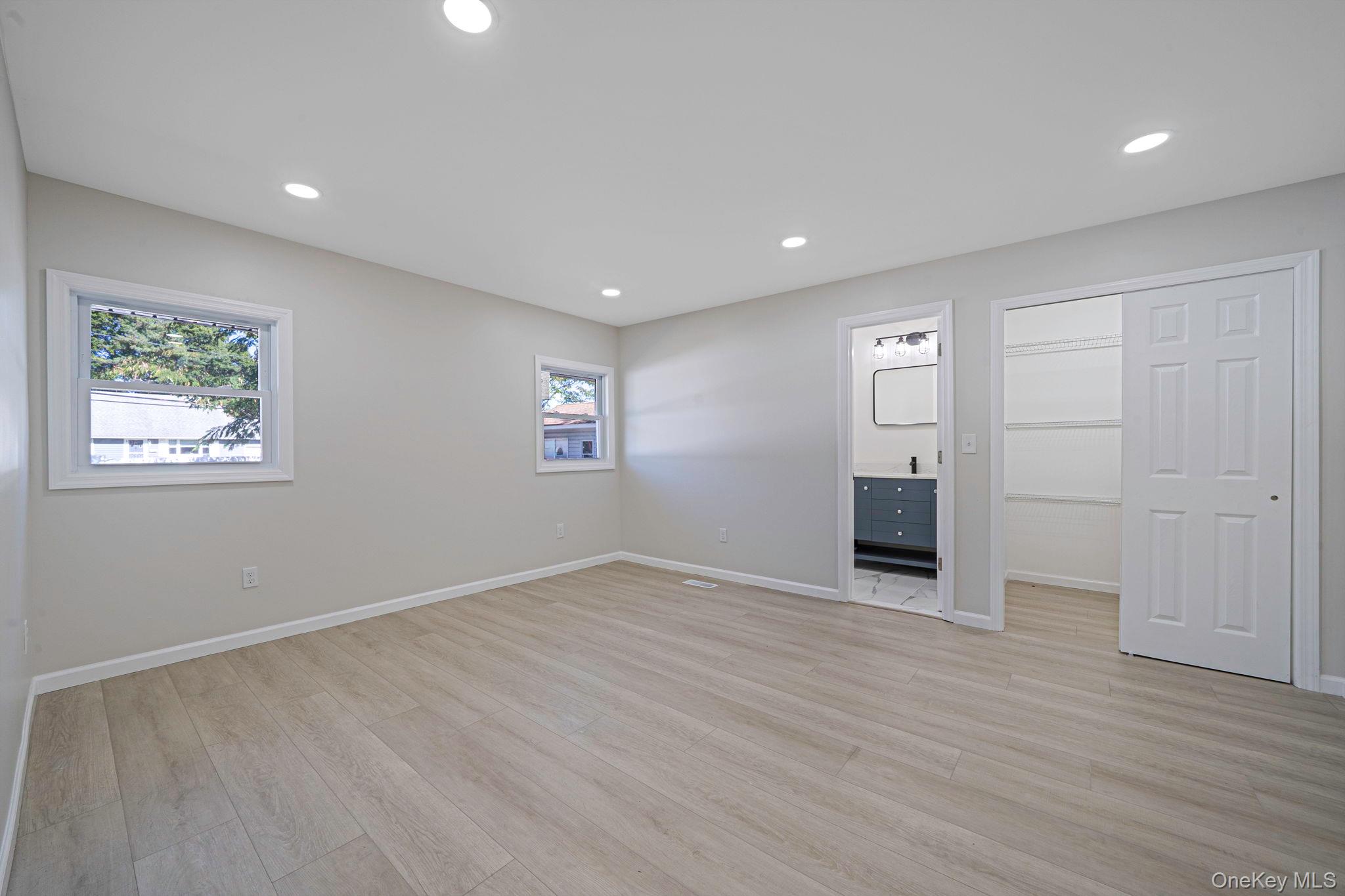 #13 photo, 109 Westwood Avenue, サフォーク郡 Deer Park , NY 11729