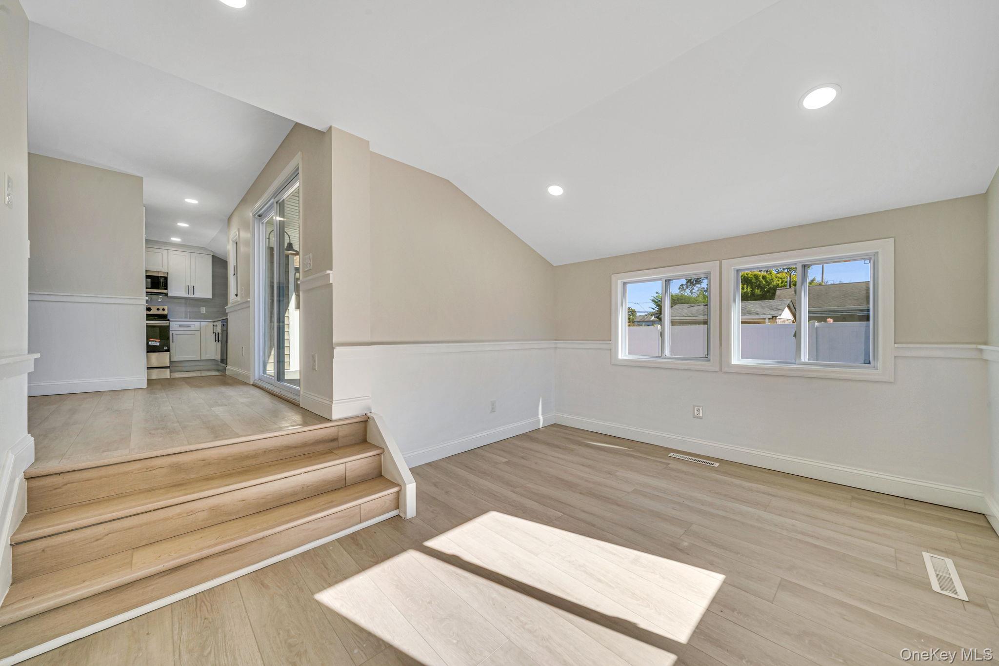 #9 photo, 109 Westwood Avenue, サフォーク郡 Deer Park , NY 11729