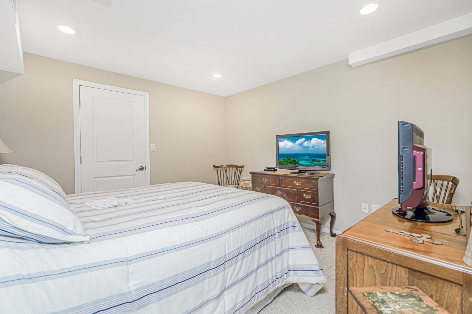 #33 photo, 114 Holly ave, Staten Island , NY 10308