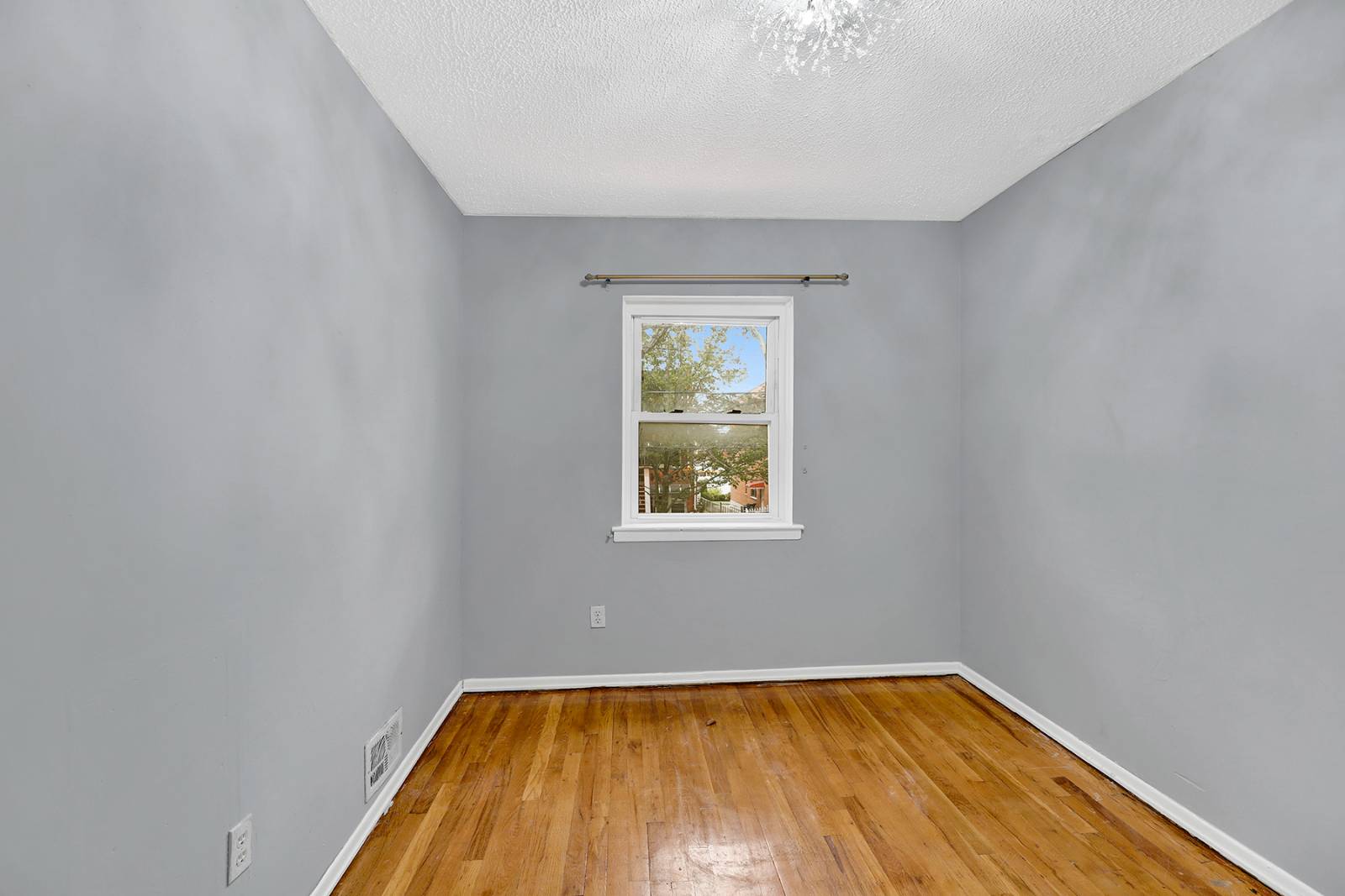 #18 photo, 615 E 57th St, ブルックリン区 East Flatbush , NY 11234