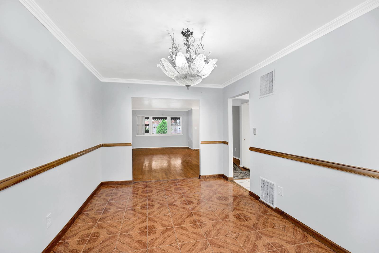 #8 photo, 615 E 57th St, ブルックリン区 East Flatbush , NY 11234