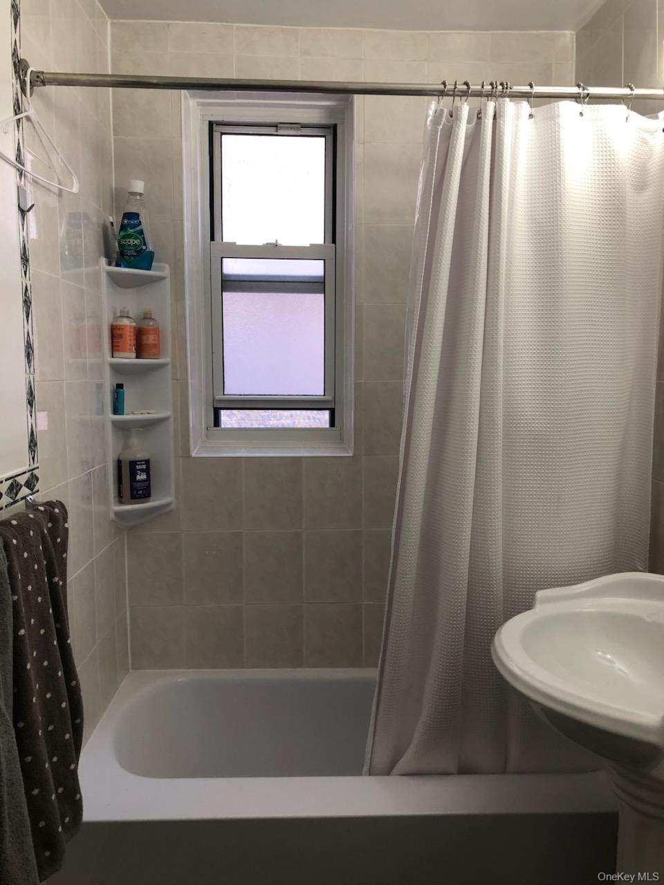 #4 photo, 3176 Decatur Avenue, ブロンクス区 Bronx , NY 10467