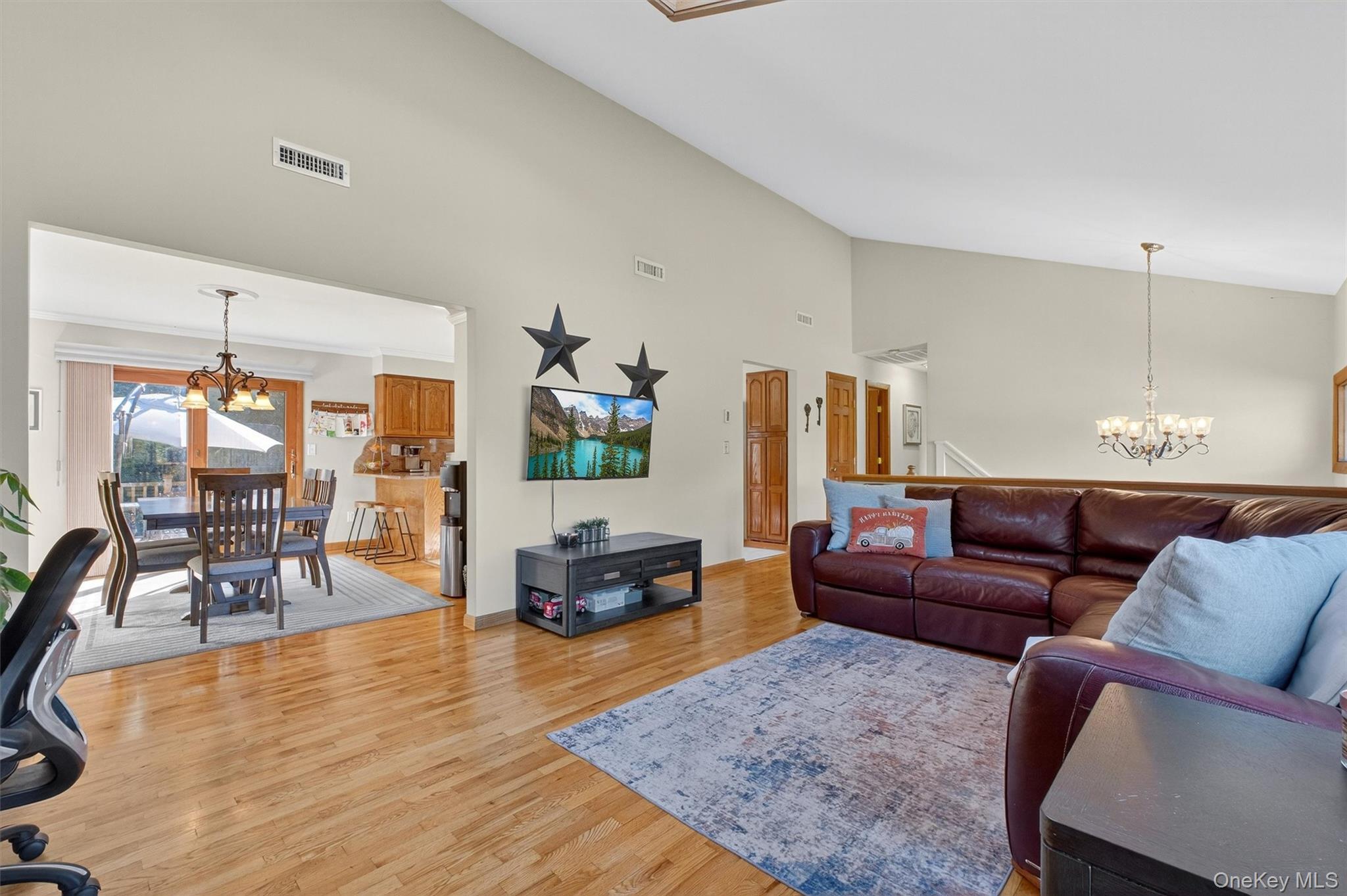 #6 photo, 33 Santino Court, Mahopac , NY 10541