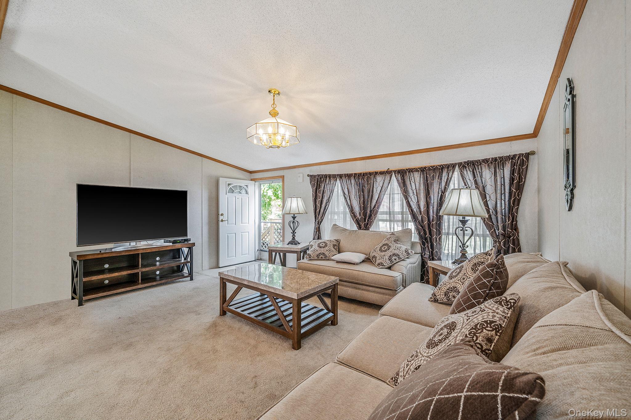 #12 photo, 3 Betsy Ross Drive, サフォーク郡 Bohemia , NY 11716