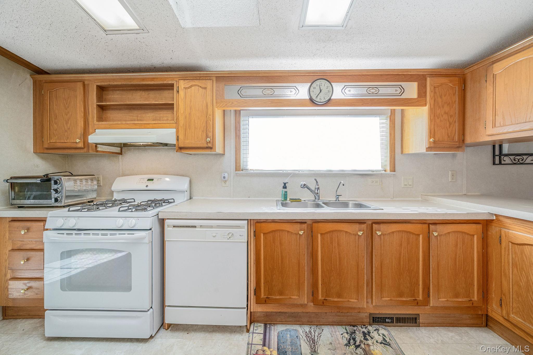 #18 photo, 3 Betsy Ross Drive, サフォーク郡 Bohemia , NY 11716