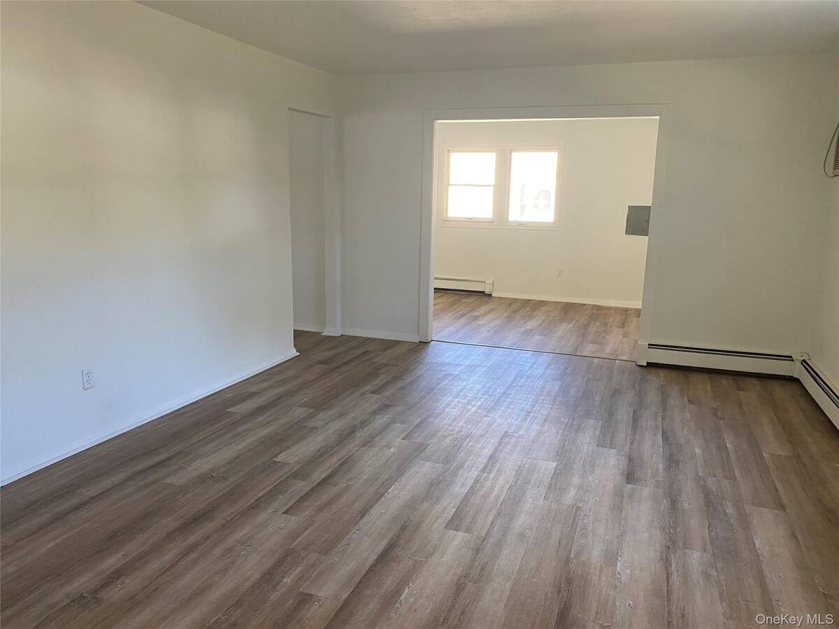 #3 photo, 7 Filmore Avenue, サフォーク郡 Coram , NY 11727