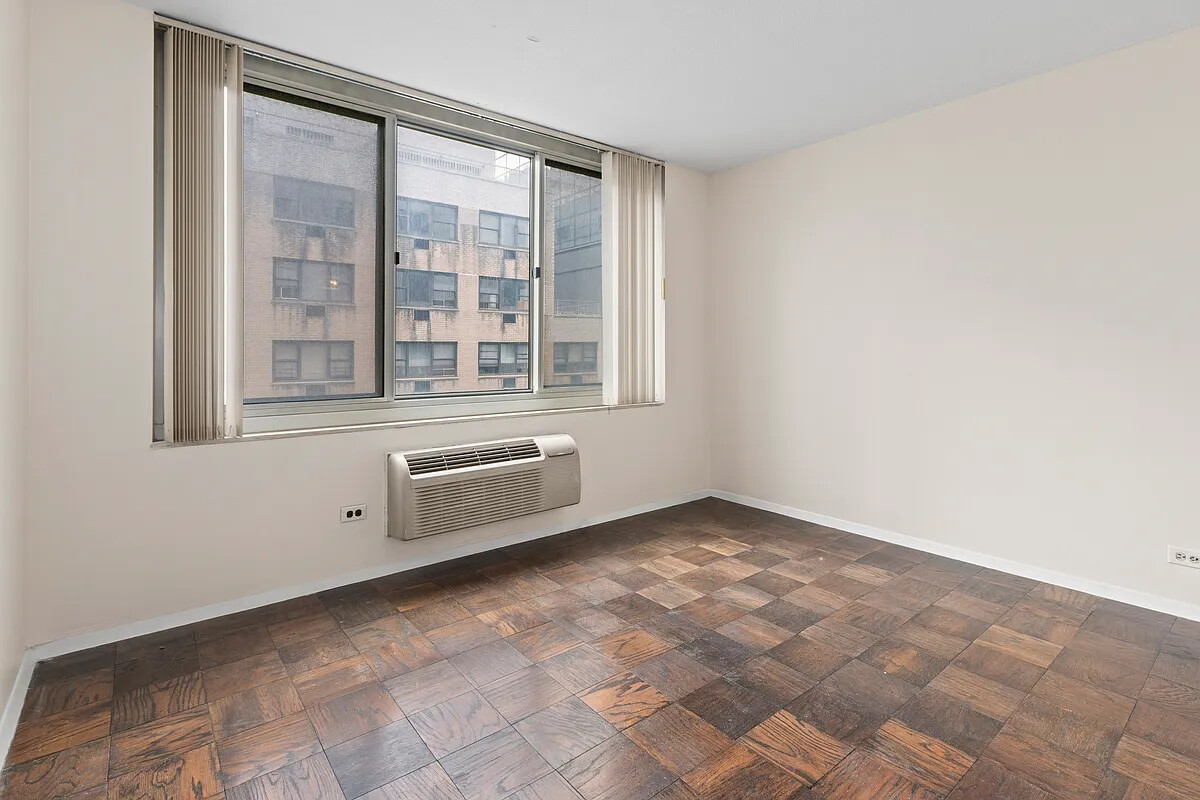 #8 photo, 333 E 45TH Street, Turtle Bay , NY 10017