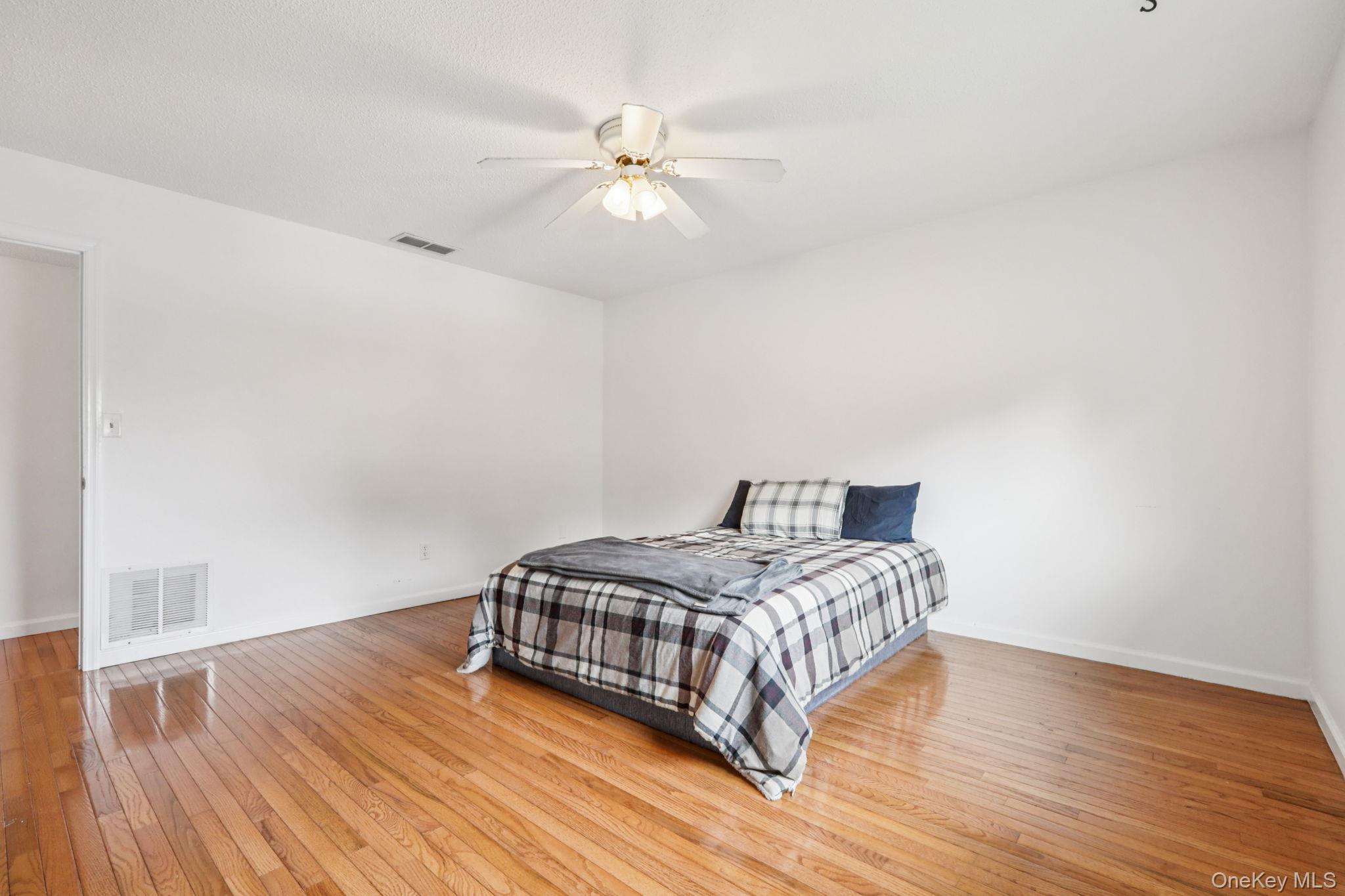 #20 photo, 2006 Baldwin Lane, Newburgh , NY 12550