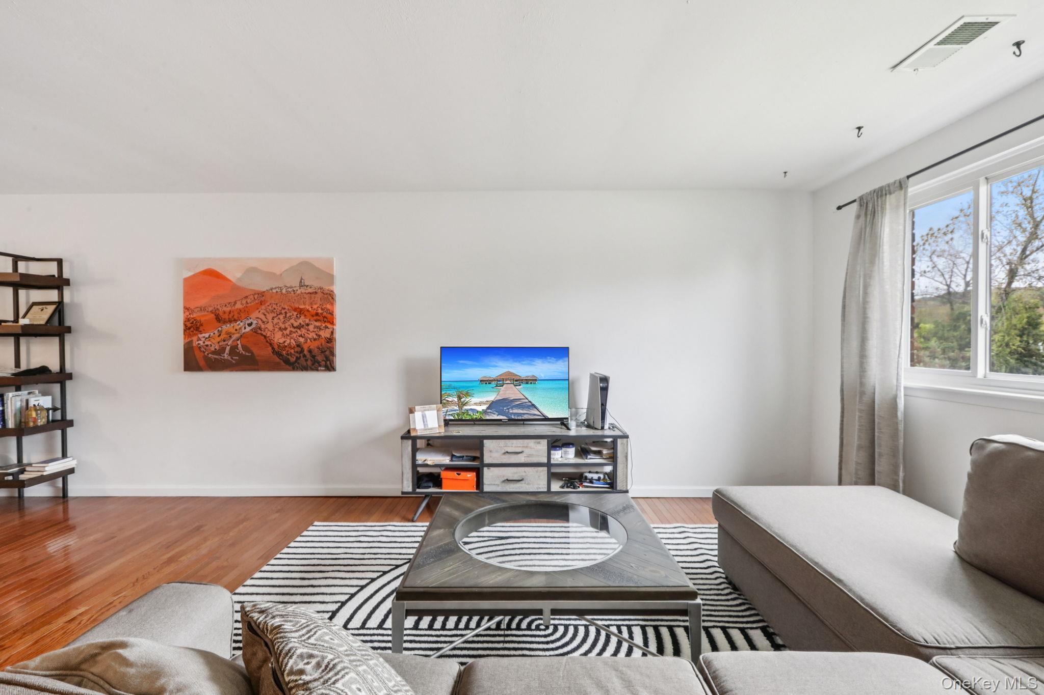 #8 photo, 2006 Baldwin Lane, Newburgh , NY 12550