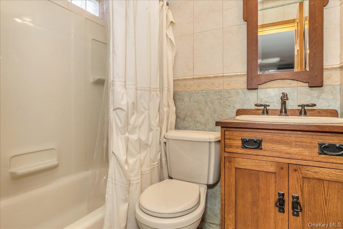 #17 photo, 2186 McClellan Street, East Meadow , NY 11554