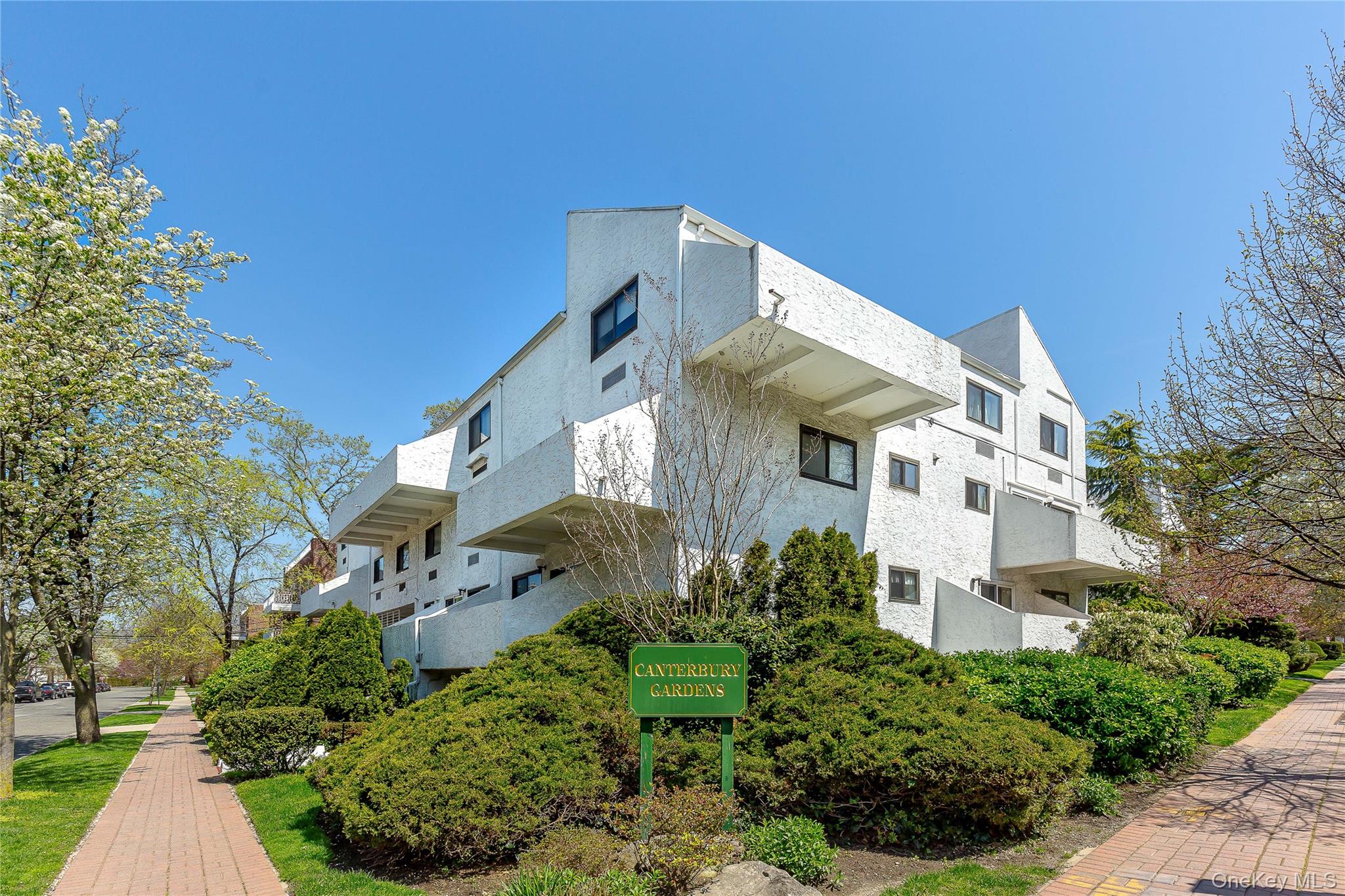 #1 photo, 21 CANTERBURY, ナッソー郡 Great Neck , NY 11021