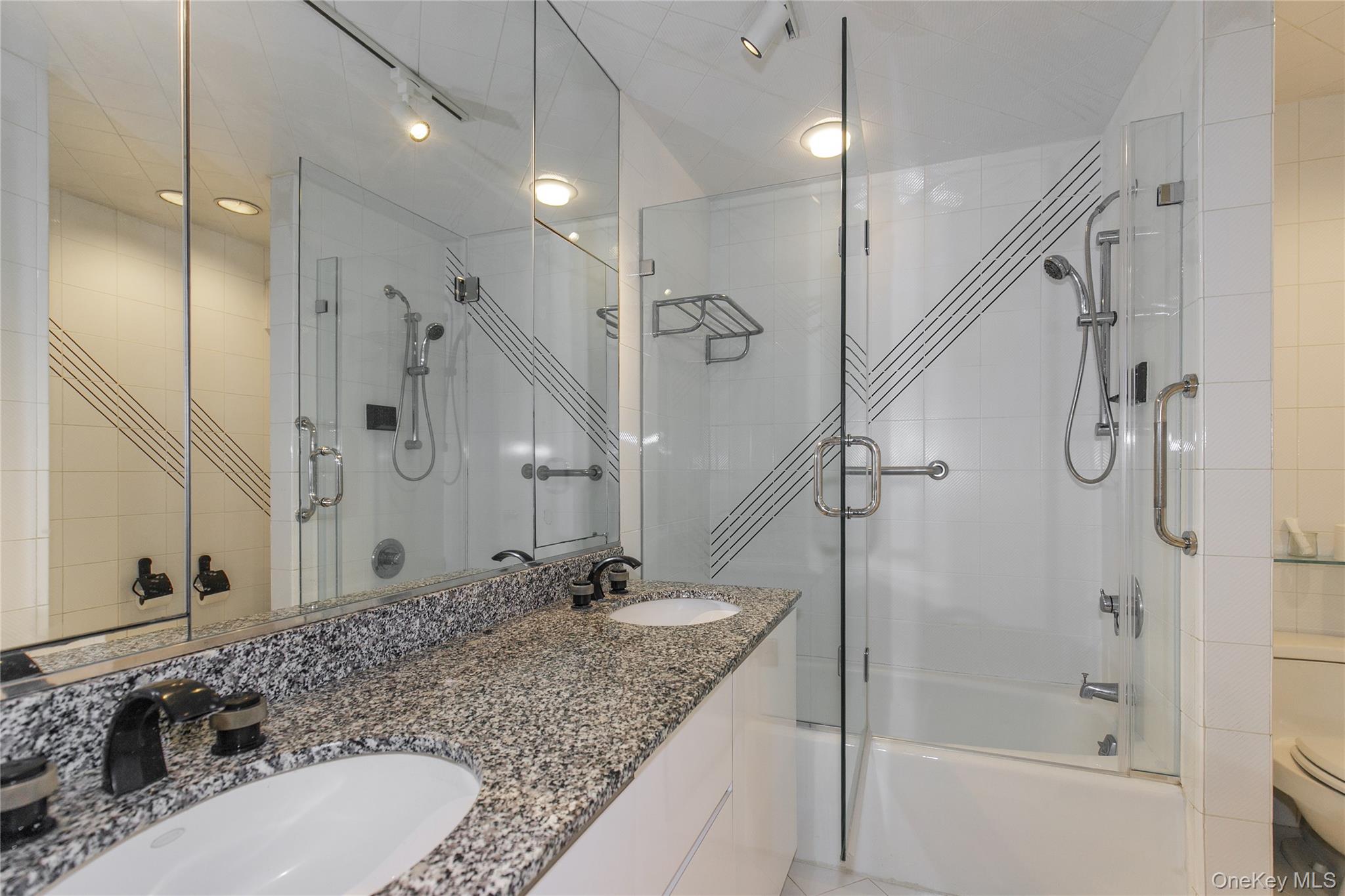 #18 photo, 21 CANTERBURY, ナッソー郡 Great Neck , NY 11021