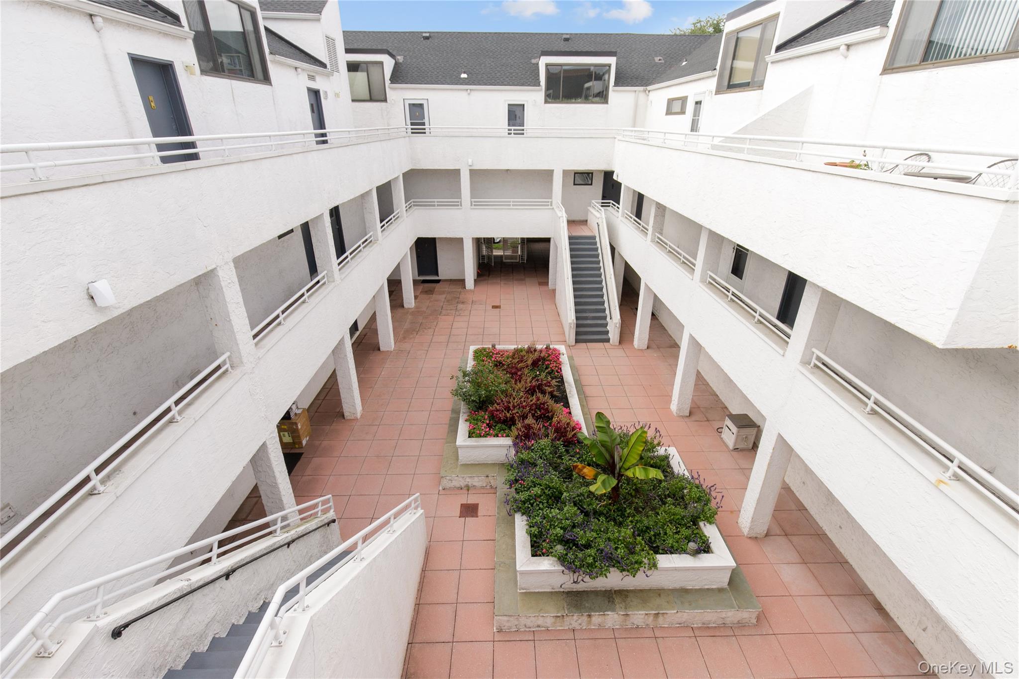 #2 photo, 21 CANTERBURY, ナッソー郡 Great Neck , NY 11021