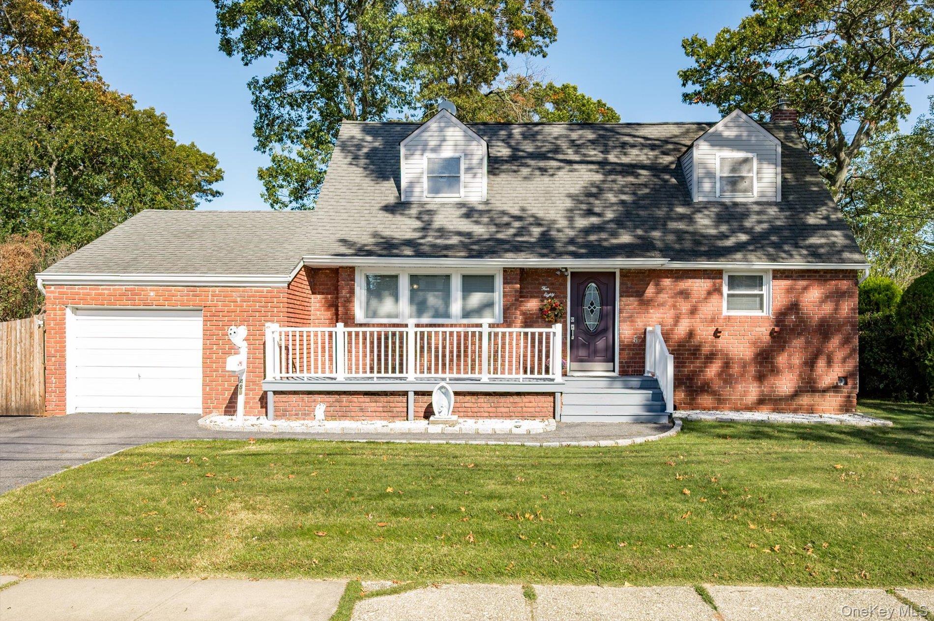 #1 photo, 480 N Greene Avenue, サフォーク郡 Lindenhurst , NY 11757