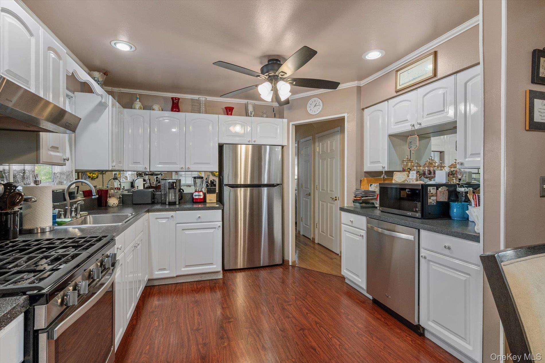 #10 photo, 480 N Greene Avenue, サフォーク郡 Lindenhurst , NY 11757