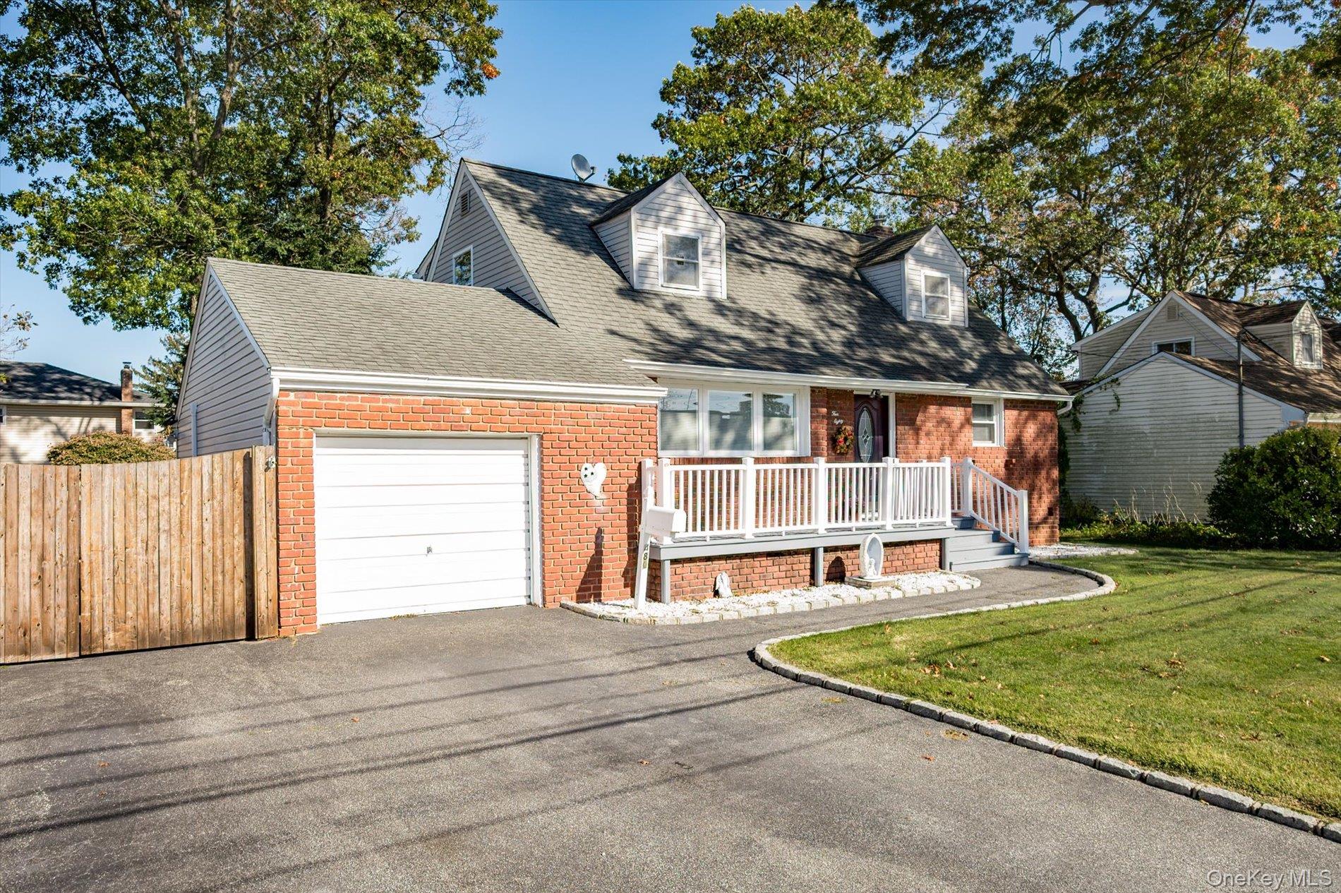 #2 photo, 480 N Greene Avenue, サフォーク郡 Lindenhurst , NY 11757