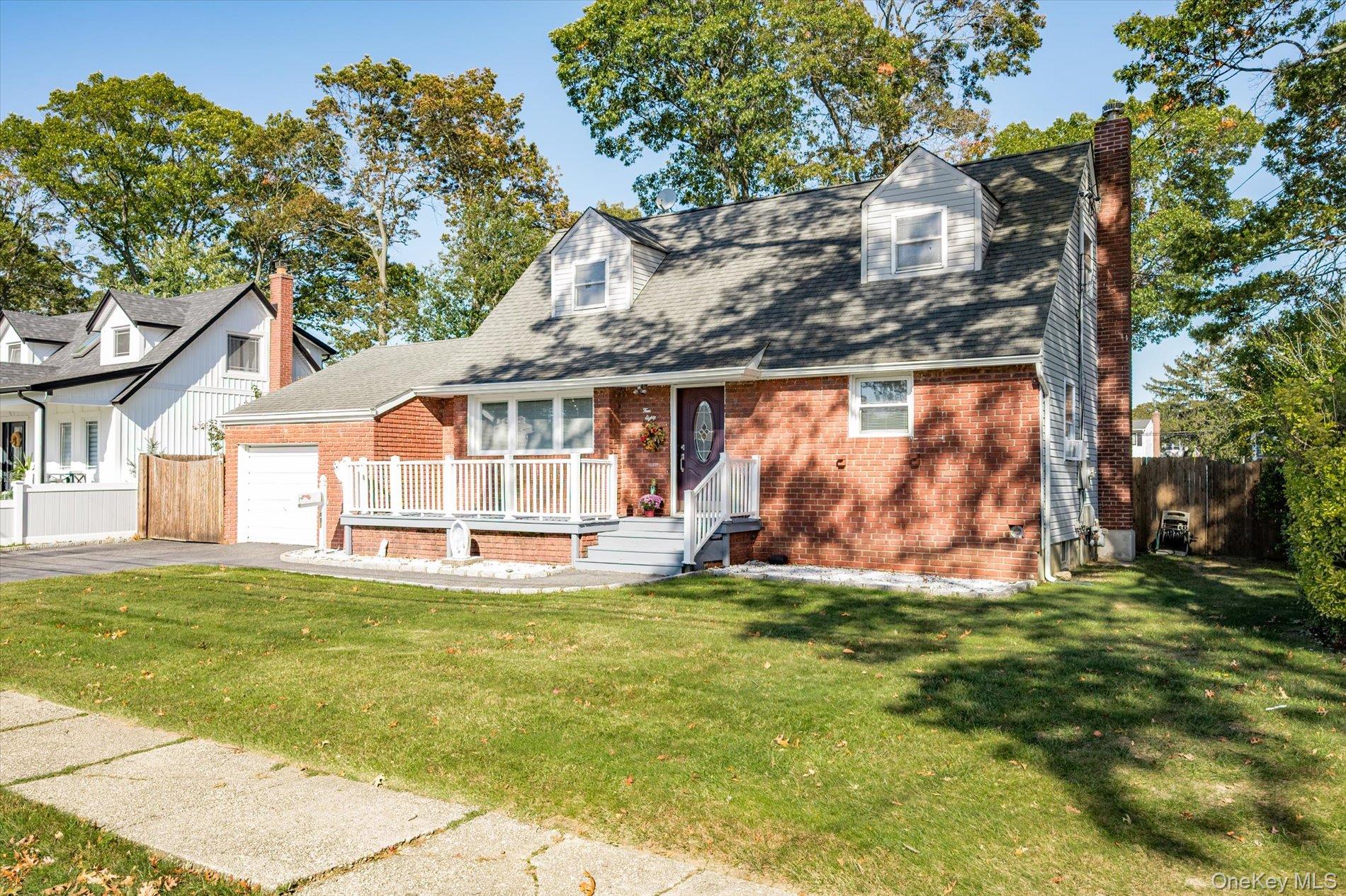 #3 photo, 480 N Greene Avenue, サフォーク郡 Lindenhurst , NY 11757