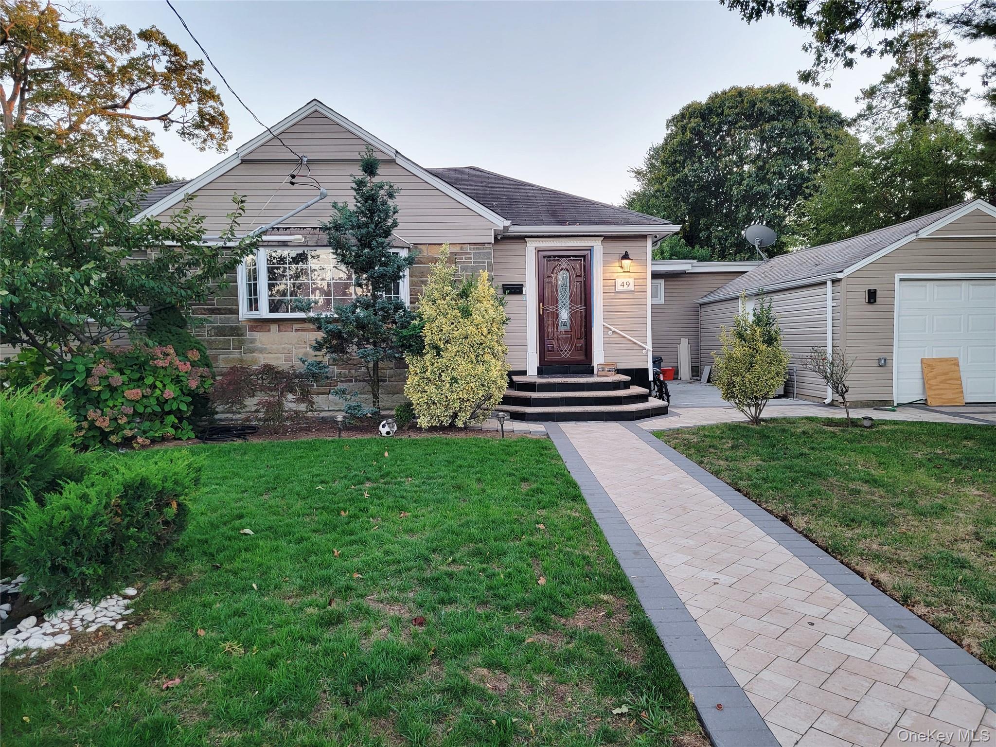 #1 photo, 49 Ashely Drive, ナッソー郡 Valley Stream , NY 11580