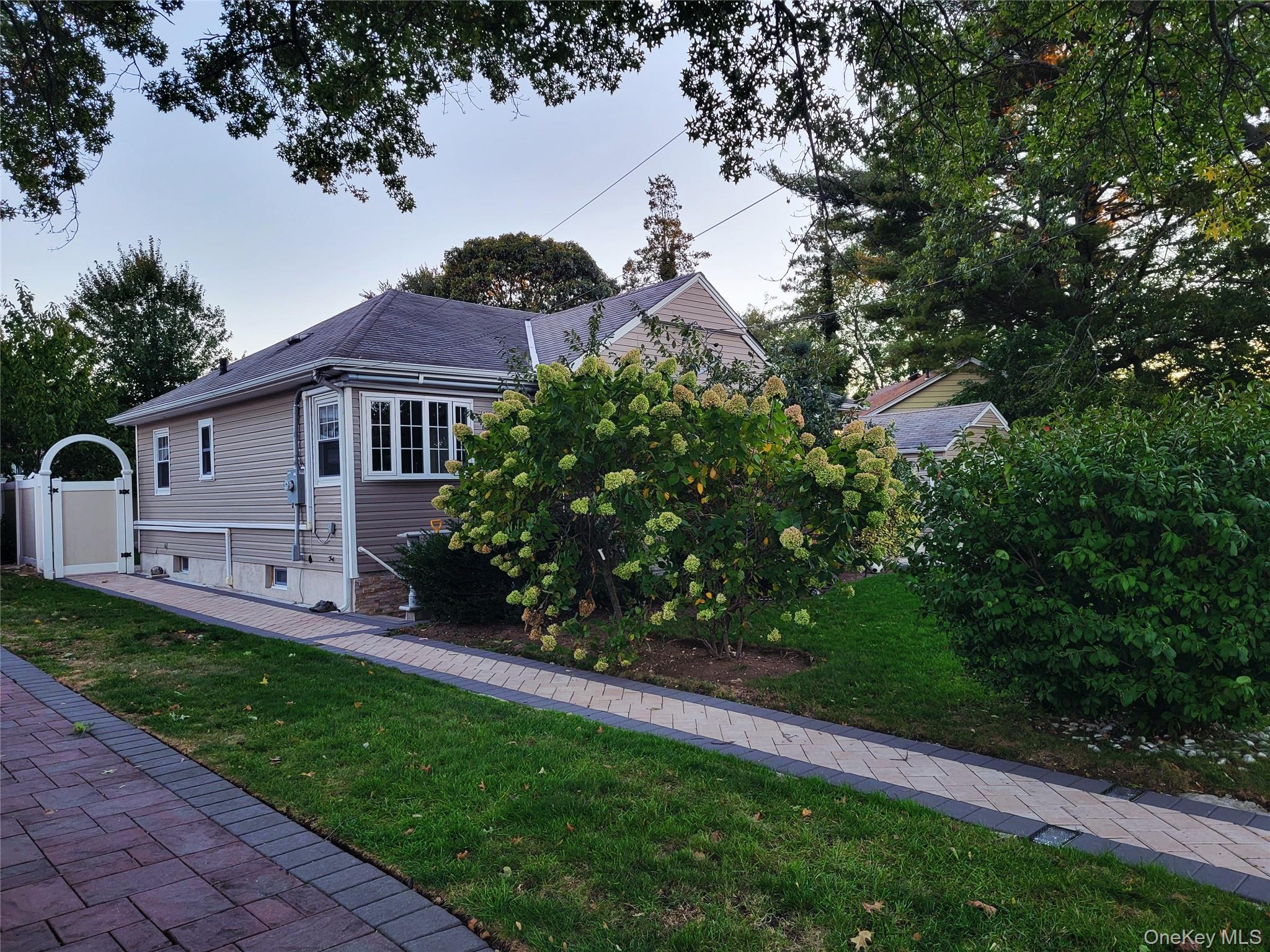 #4 photo, 49 Ashely Drive, ナッソー郡 Valley Stream , NY 11580