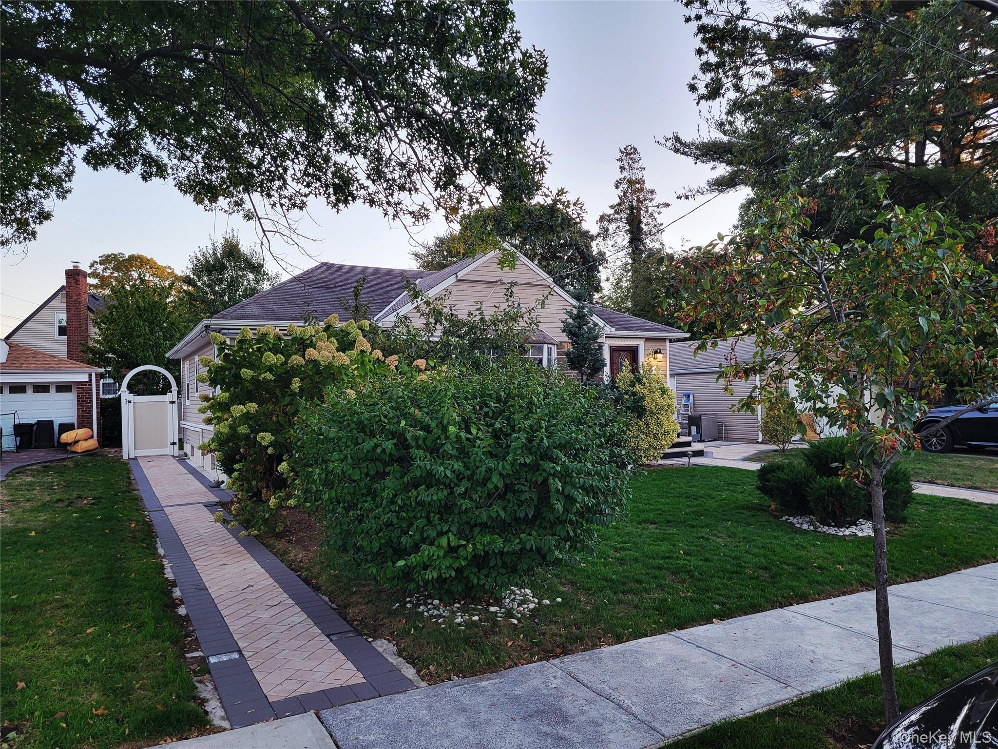 #5 photo, 49 Ashely Drive, ナッソー郡 Valley Stream , NY 11580