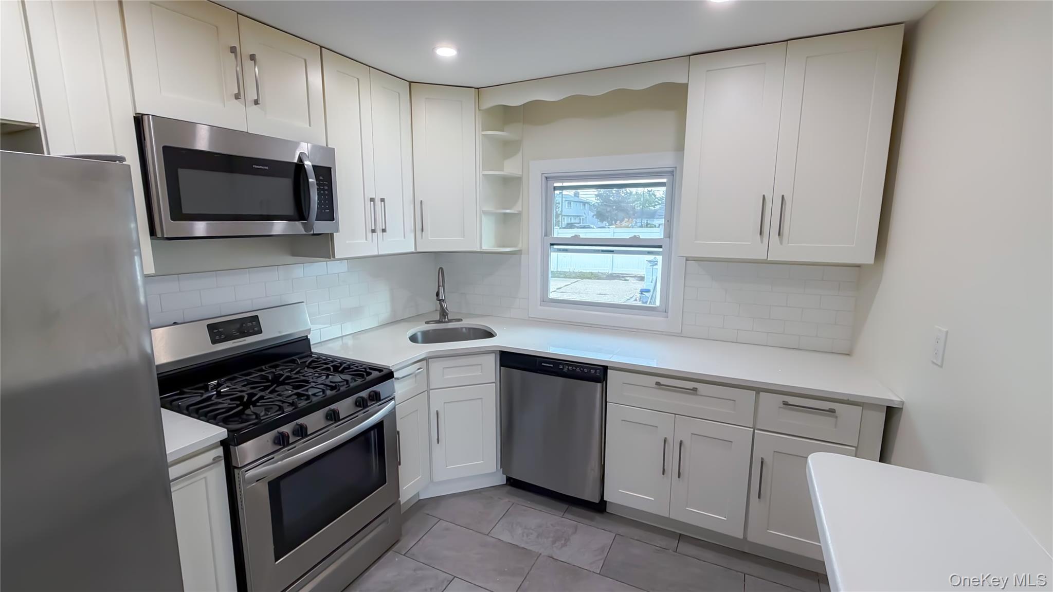 #11 photo, 57 Princess Street, ナッソー郡 Hicksville , NY 11801