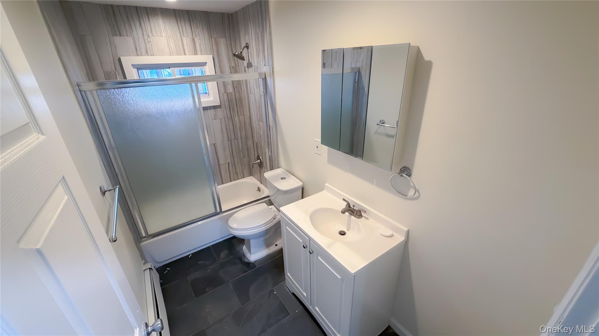 #12 photo, 57 Princess Street, ナッソー郡 Hicksville , NY 11801