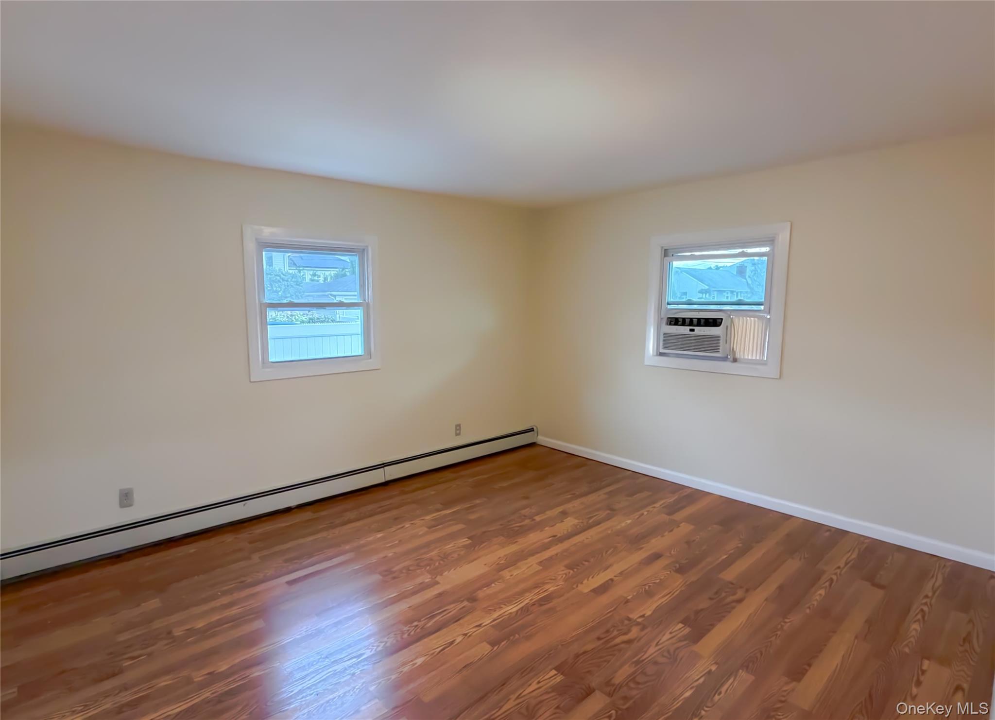 #14 photo, 57 Princess Street, ナッソー郡 Hicksville , NY 11801