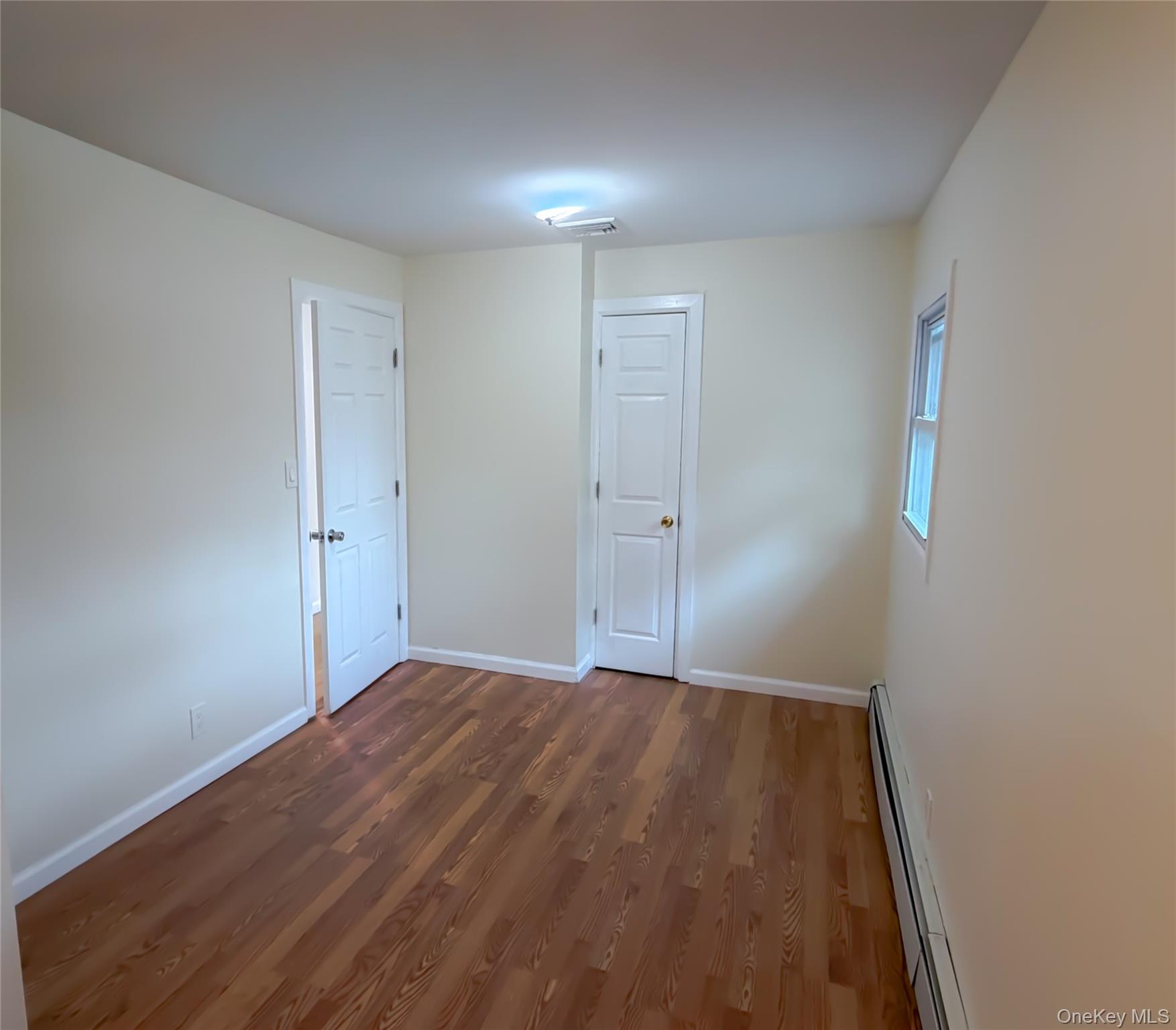 #16 photo, 57 Princess Street, ナッソー郡 Hicksville , NY 11801