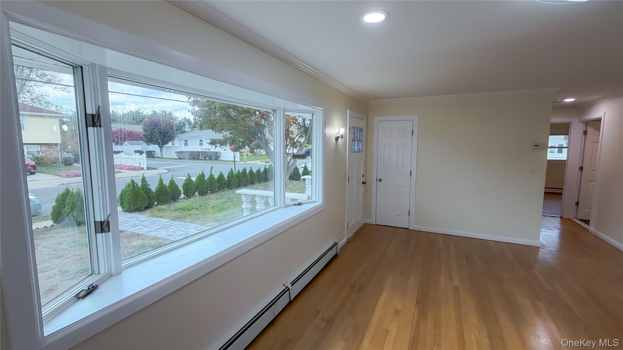 #8 photo, 57 Princess Street, ナッソー郡 Hicksville , NY 11801