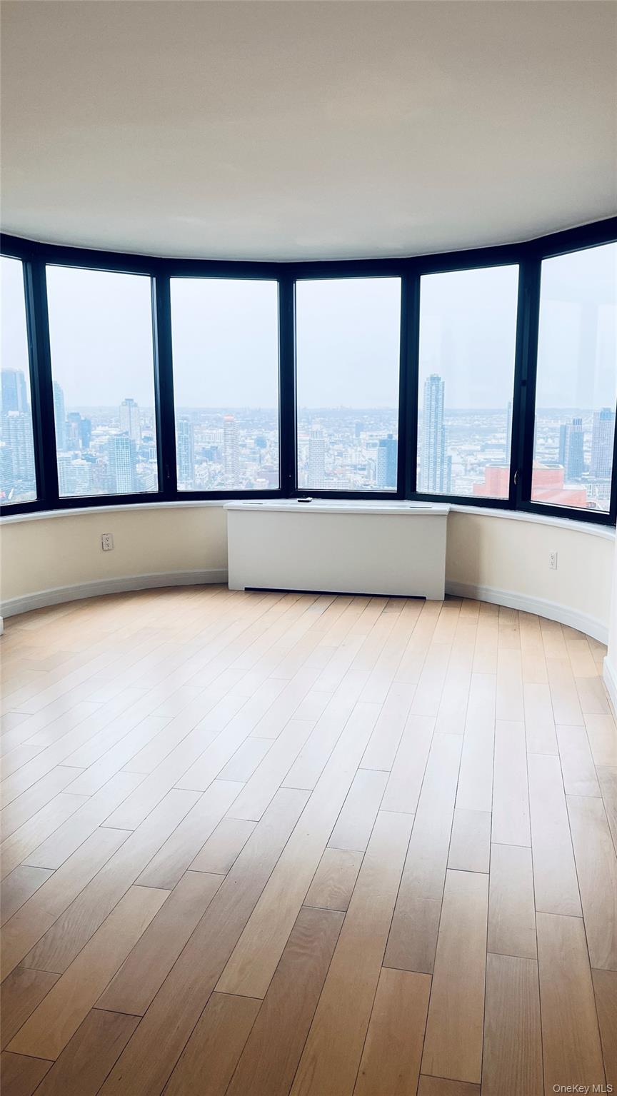 #13 photo, 330 E 38th Street, New York (Manhattan) , NY 10016