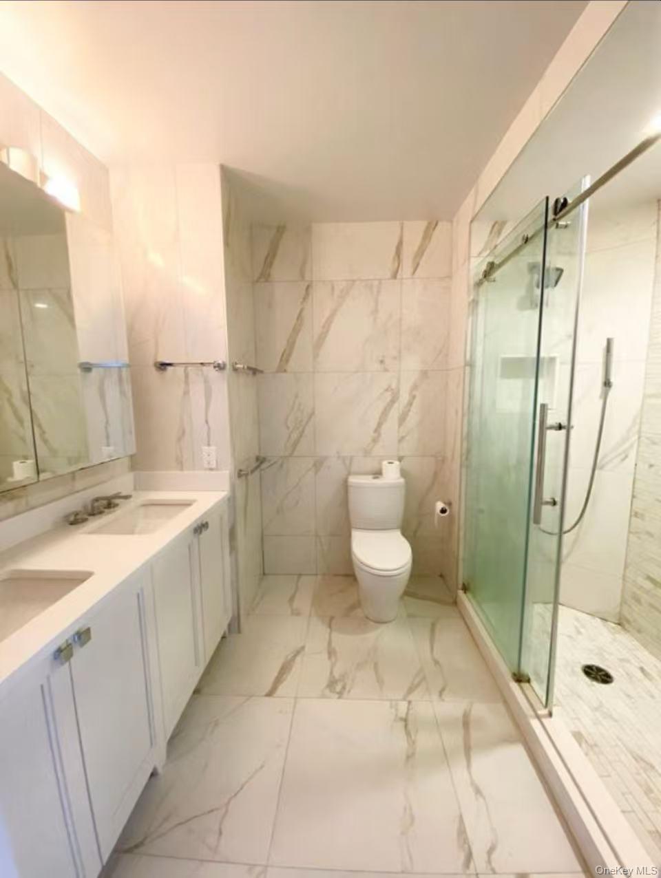 #16 photo, 330 E 38th Street, New York (Manhattan) , NY 10016