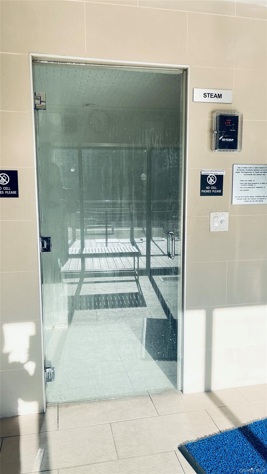 #20 photo, 330 E 38th Street, New York (Manhattan) , NY 10016