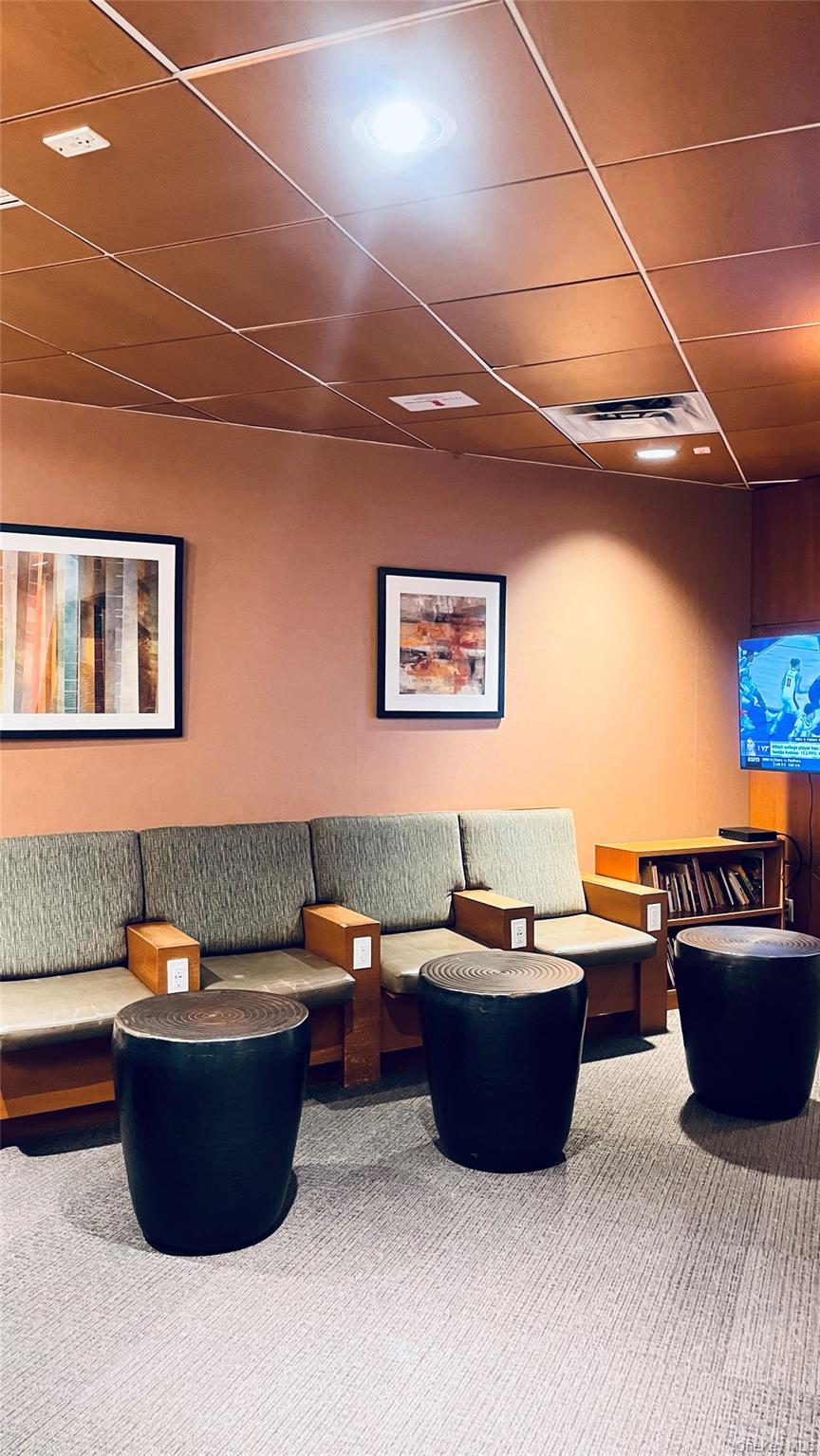 #3 photo, 330 E 38th Street, New York (Manhattan) , NY 10016