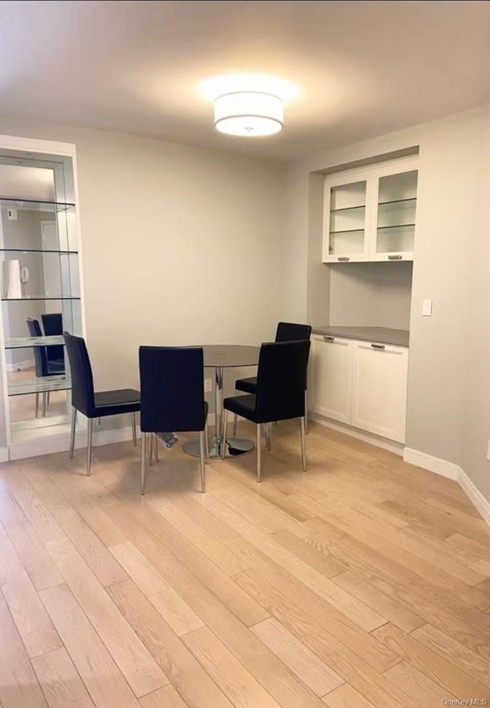 #7 photo, 330 E 38th Street, New York (Manhattan) , NY 10016