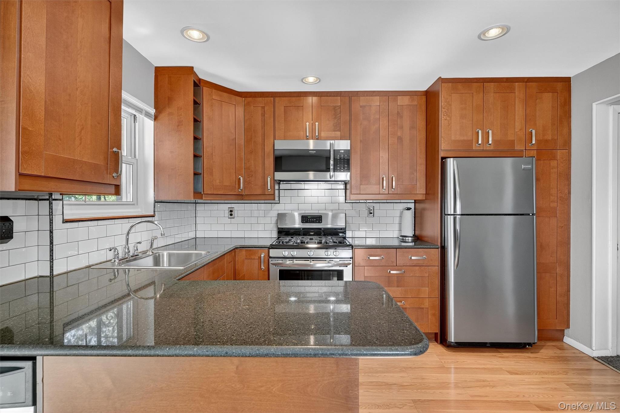 #4 photo, 283 Calhoun Avenue, ブロンクス区 Bronx , NY 10465