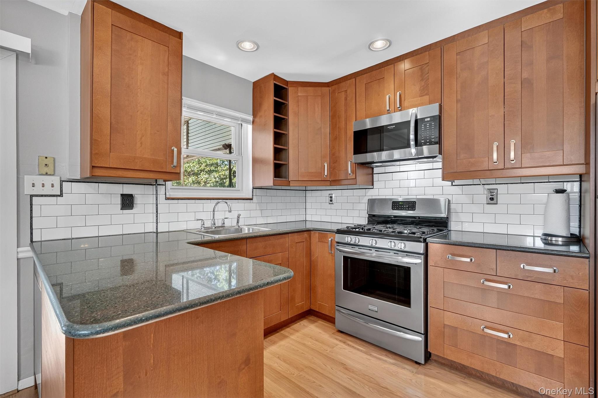 #9 photo, 283 Calhoun Avenue, ブロンクス区 Bronx , NY 10465