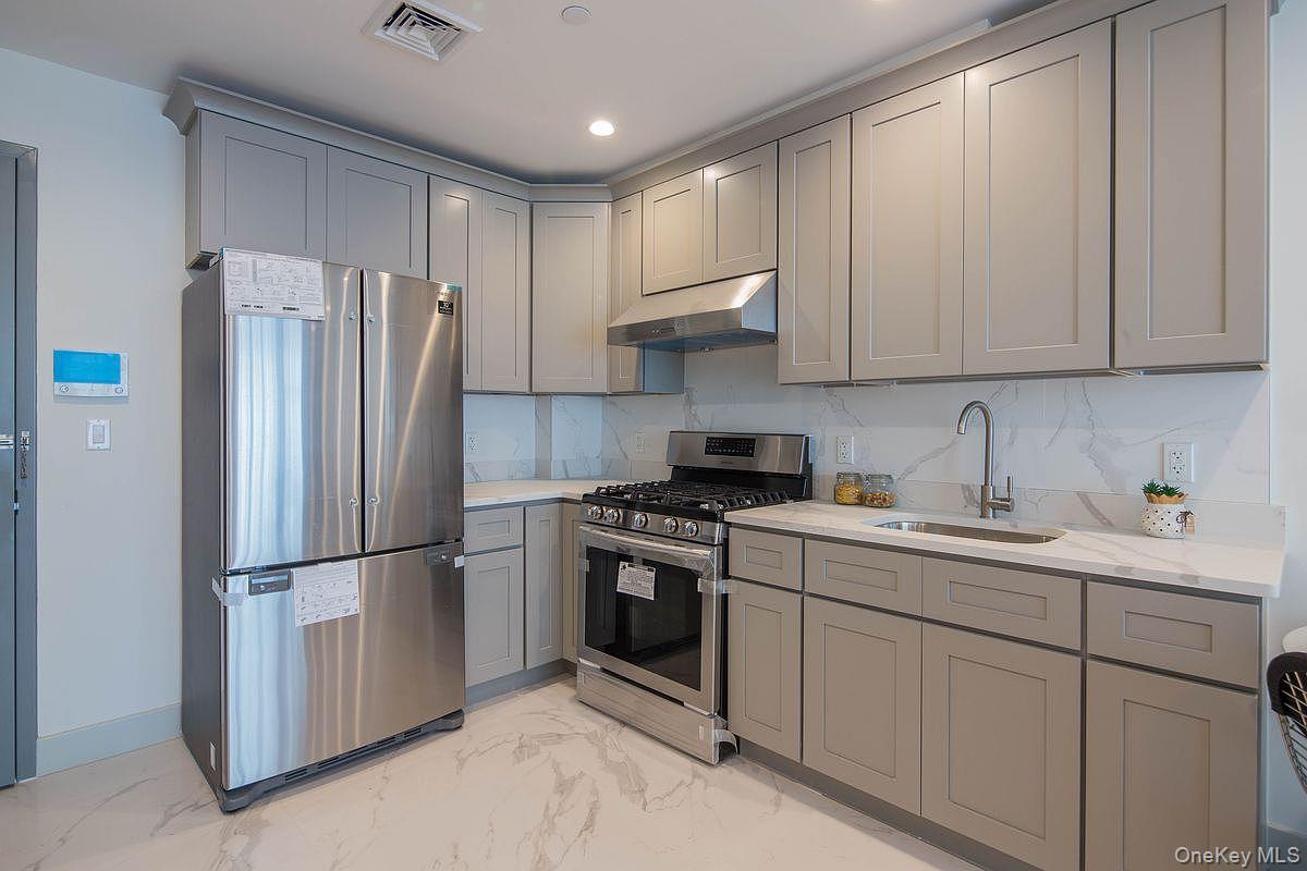 #2 photo, 141-26 Northern Boulevard, Flushing , NY 11354