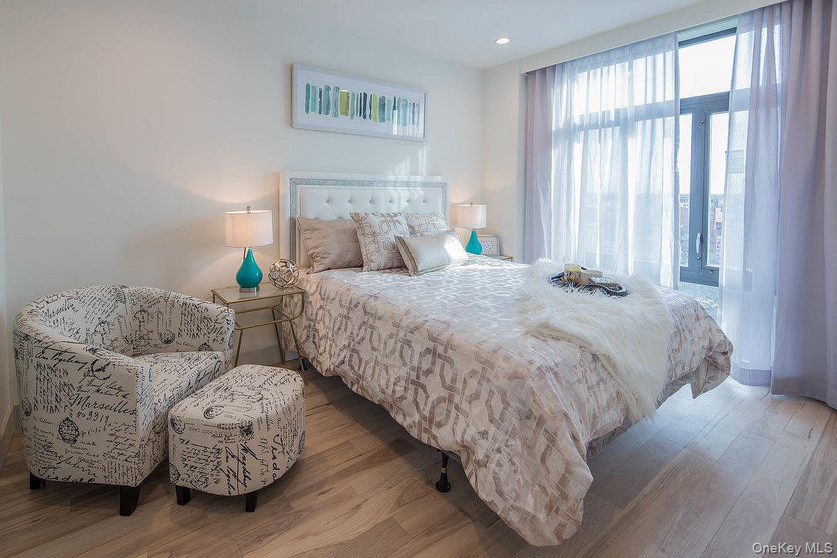 #5 photo, 141-26 Northern Boulevard, Flushing , NY 11354