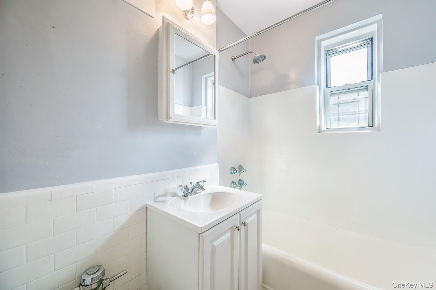 #9 photo, 30-31 Hobart Street, クイーンズ区 Woodside , NY 11377