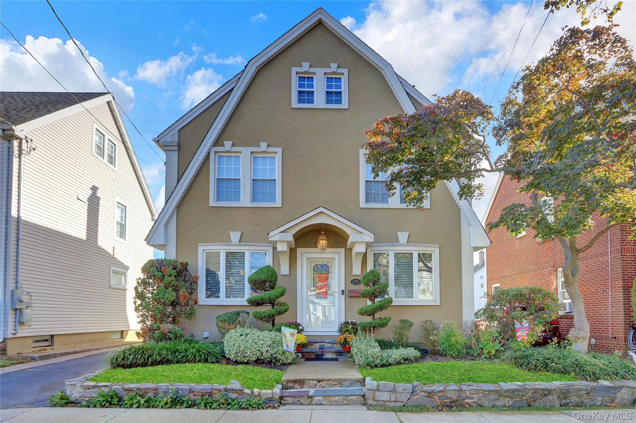 #1 photo, 225 Park Avenue, नासाउ काउंटी Williston Park , NY 11596