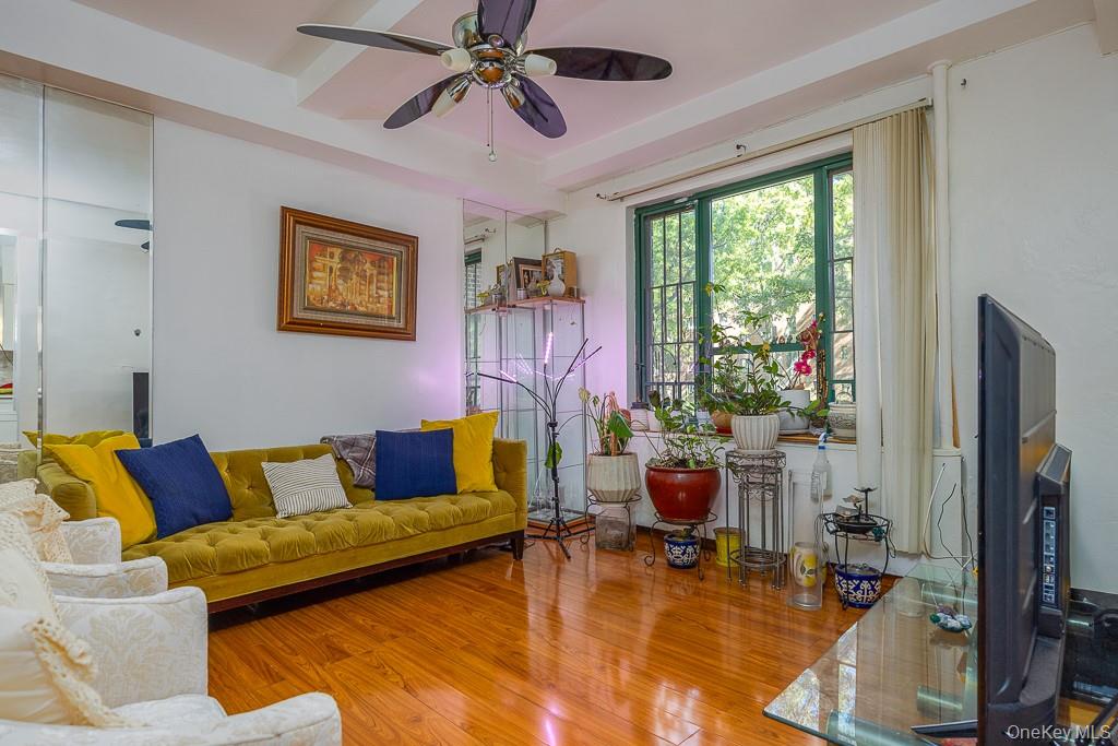 #12 photo, 1601 Metropolitan Avenue, ブロンクス区 Bronx , NY 10462