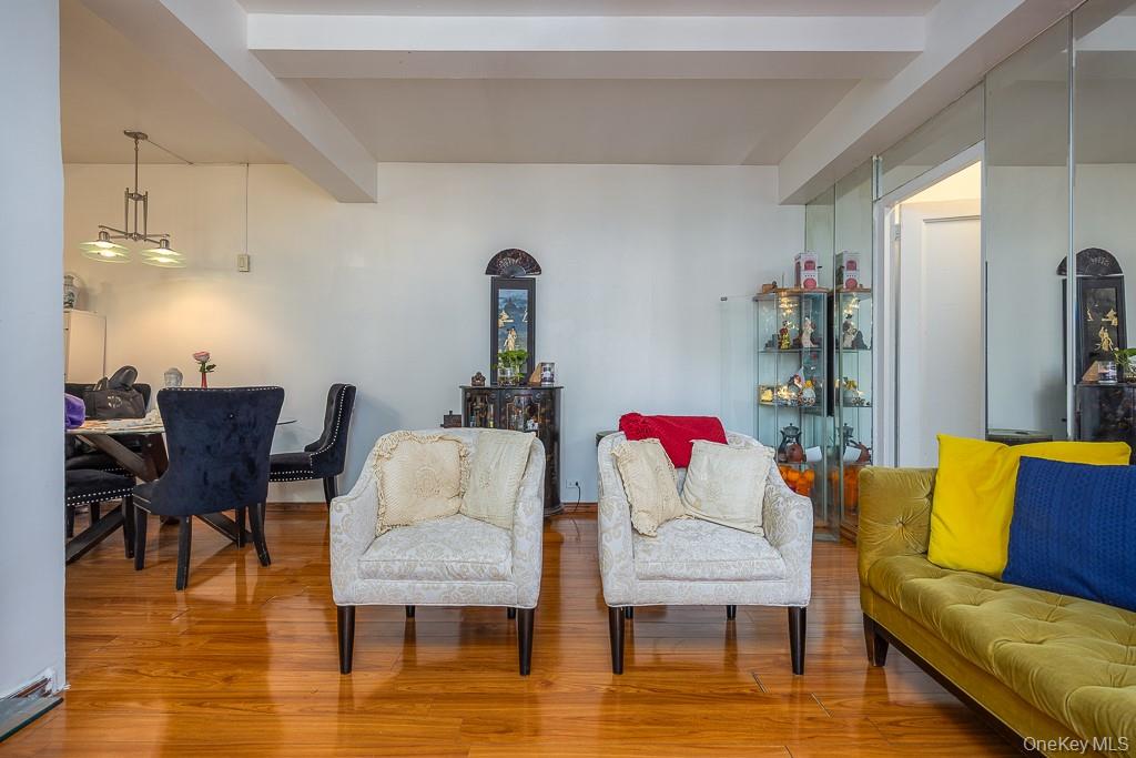 #13 photo, 1601 Metropolitan Avenue, ブロンクス区 Bronx , NY 10462