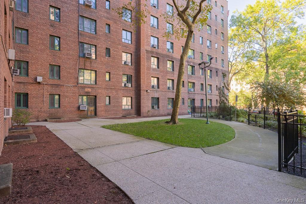 #20 photo, 1601 Metropolitan Avenue, ブロンクス区 Bronx , NY 10462