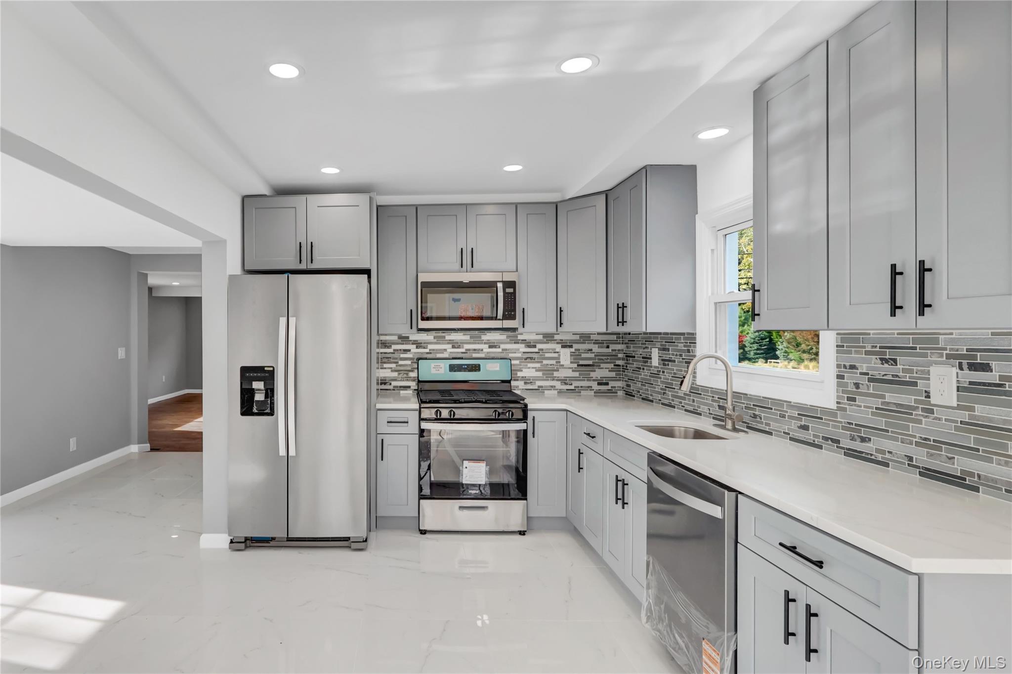 #13 photo, 239 Bayview Avenue, サフォーク郡 East Patchogue , NY 11772