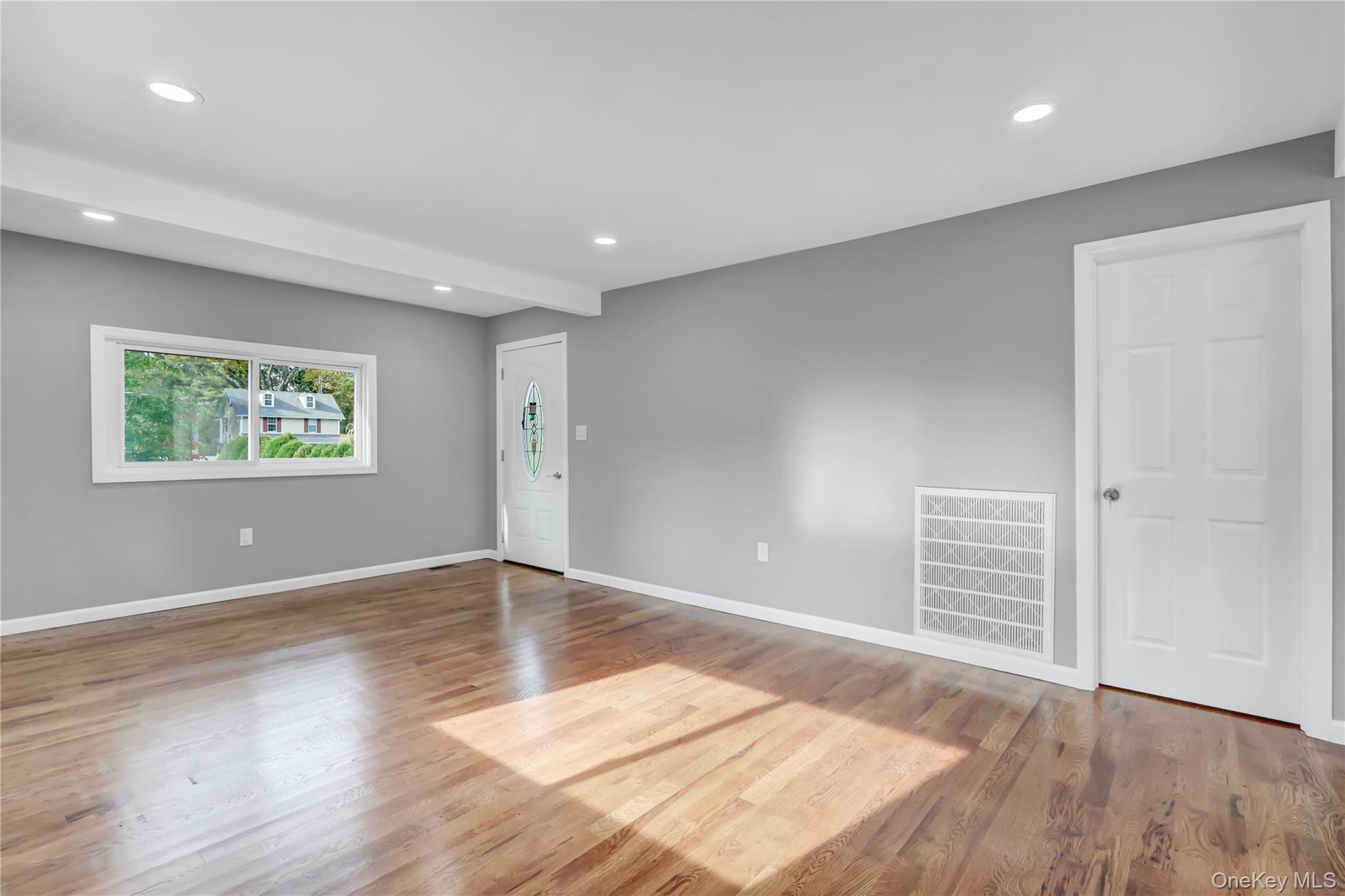 #7 photo, 239 Bayview Avenue, サフォーク郡 East Patchogue , NY 11772