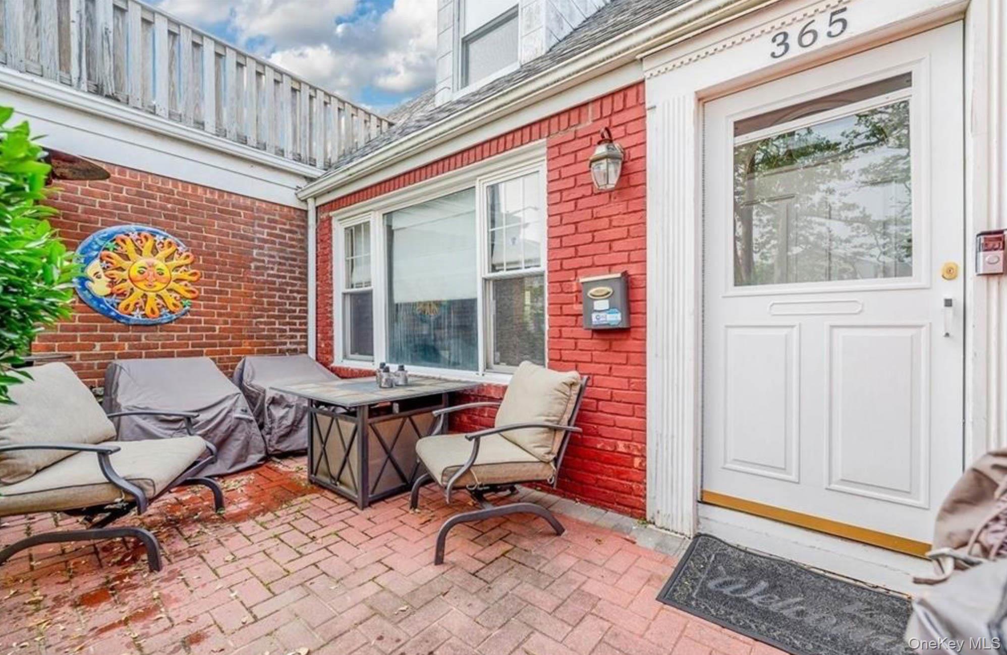 #2 photo, 365 E Walnut Street, ナッソー郡 Long Beach , NY 11561