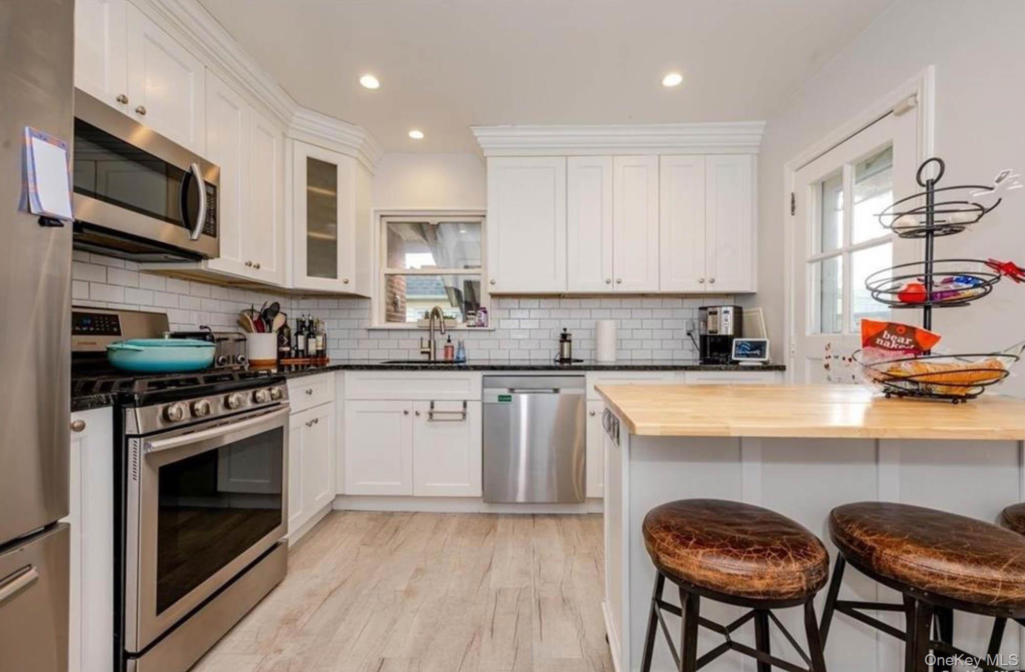 #3 photo, 365 E Walnut Street, ナッソー郡 Long Beach , NY 11561